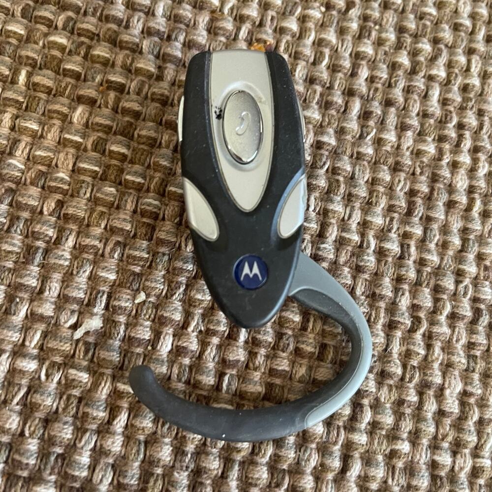 Motorola HS820 ear piece blue tooth